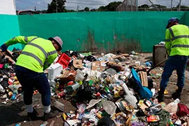 Recolección de desechos en la tinaquera en el corregimiento Belisario Frías