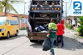 Recolección de desechos en Villa Lucre, corregimiento de José Domingo Espinar, con apoyo de camión compactador.