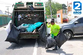 Recolección de desechos en Llano Bonito, corregimiento de Juan Díaz, con apoyo de camión compactador.