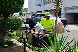Recolección de desechos en la calle Matías Hernández, corregimiento de Río Abajo