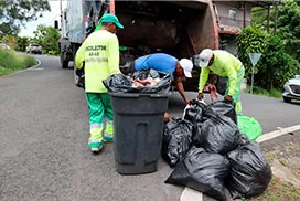 Camión compactador realiza recolección de desechos en  La Cabima Sector 8, Corregimiento de Alcalde Diaz