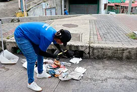 Barrido en la vía Transístmica a la altura de Pan de Azúcar, corregimiento de Amelia Denis de Icaza