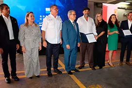 Autoridades y representantes durante el acto de entrega de la Orden de Proceder