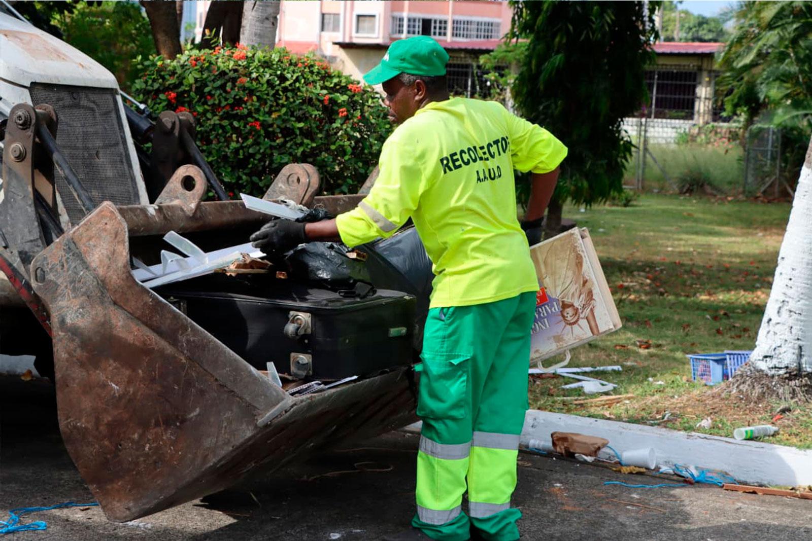 Ejecutan jornada integral de limpieza, barrido y retiro de enseres en Campo Lindbergh