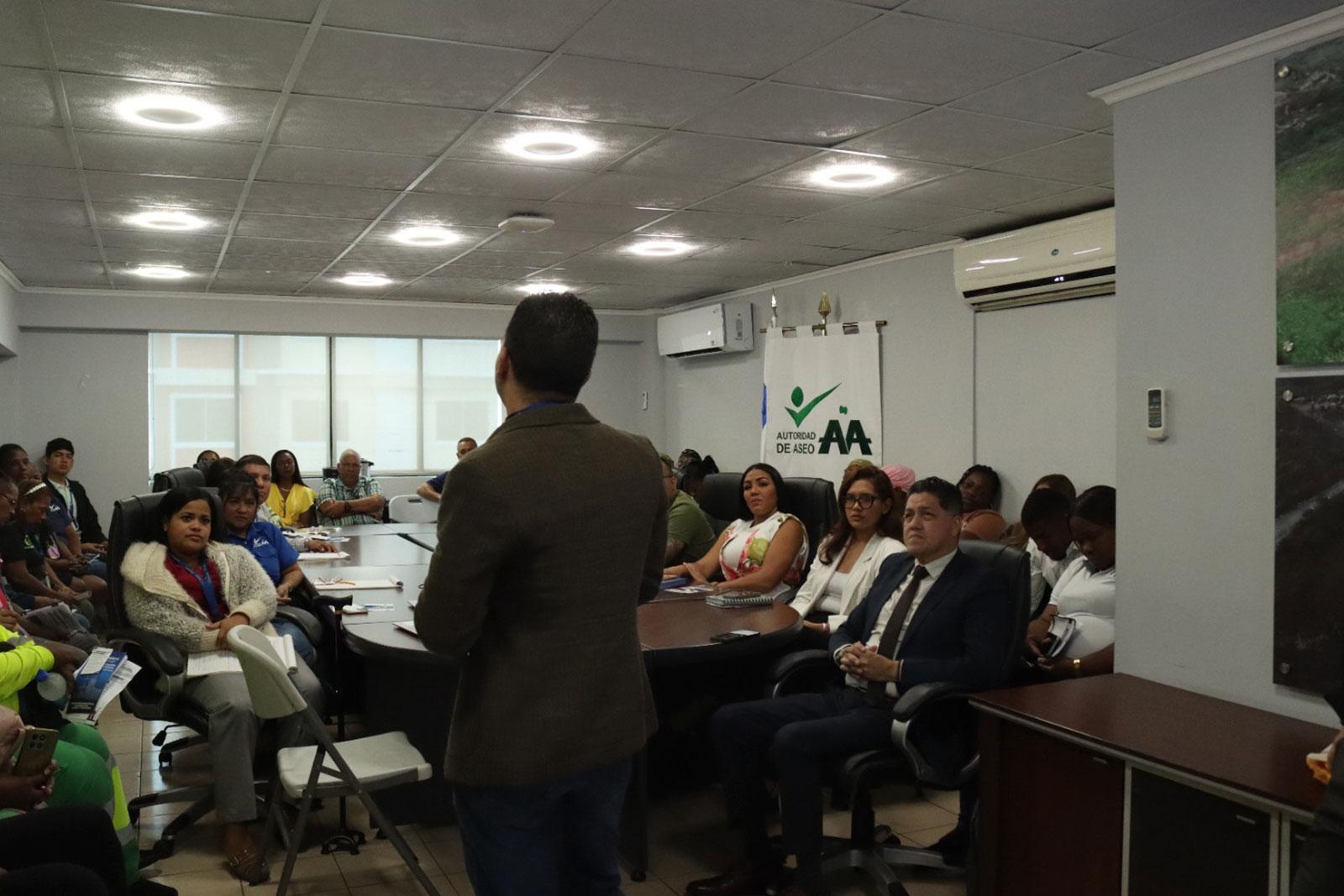SEPRESAC capacita a colaboradores de aseo en alfabetización constitucional y derechos fundamentales