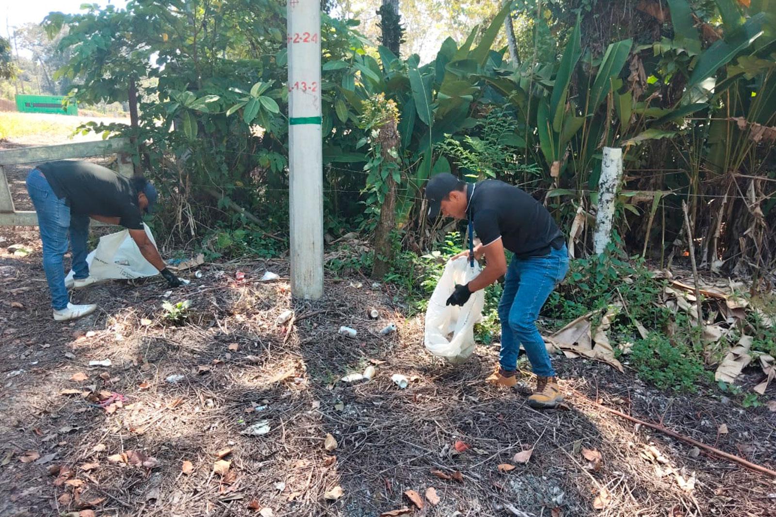Jornada interinstitucional sanea la vía hacia Bocas del Drago en Isla Colón