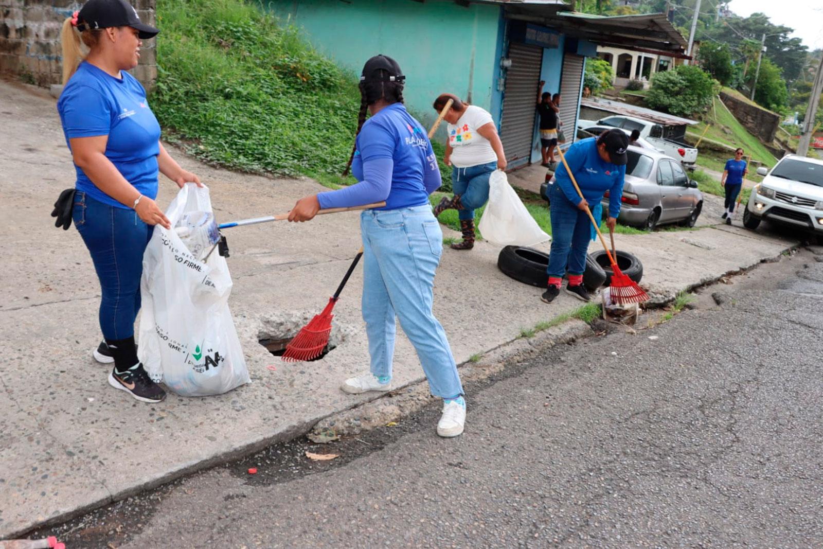 Más de 100 mujeres del Plan Libertad transforman calles y avenidas en San Miguelito