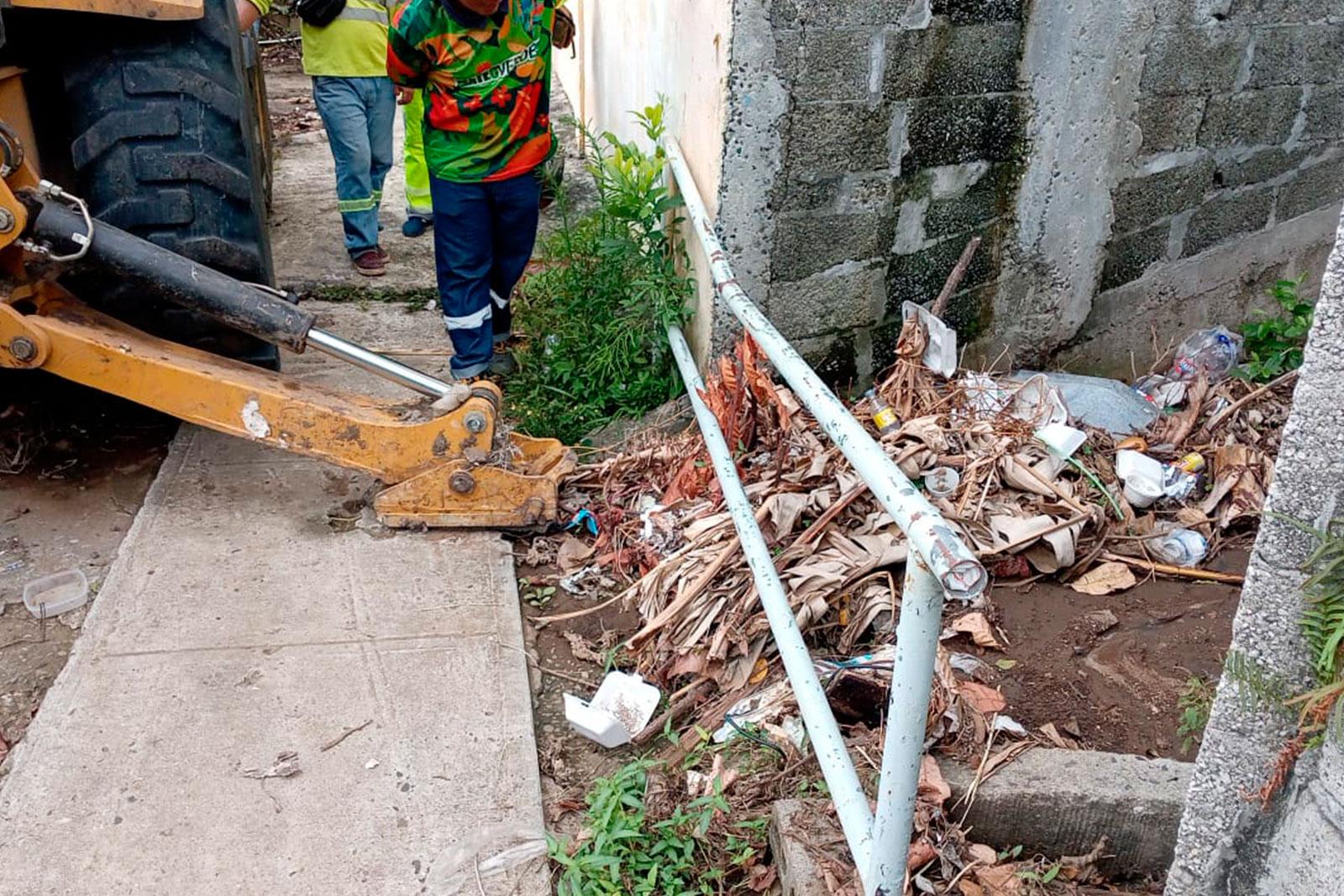 Limpieza y canalización de cunetas previenen inundaciones en Villa Guadalupe, corregimiento de Mateo Iturralde