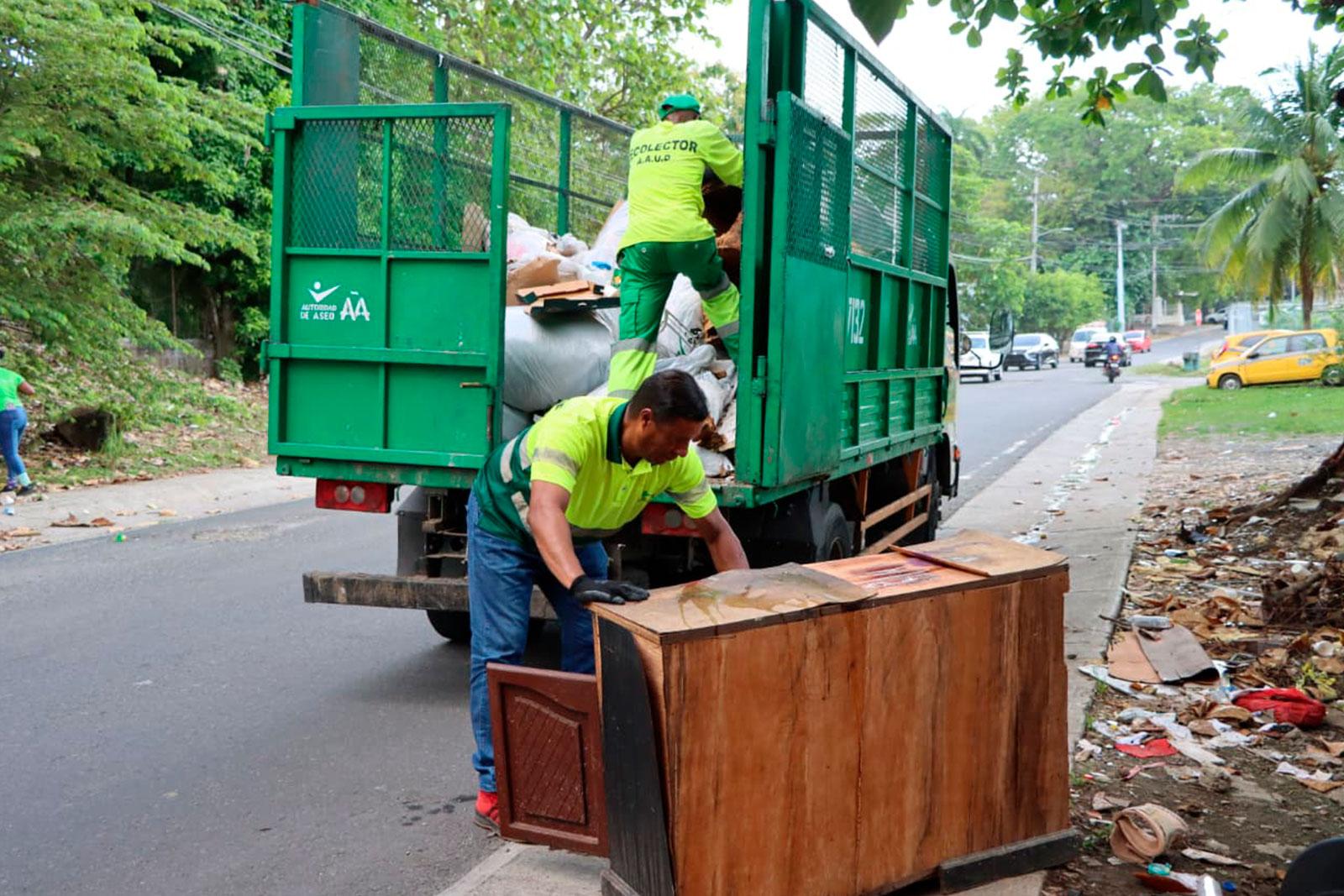 Renovación de tanques y operativo de limpieza integral refuerzan la recolección de desechos en Villa Lorena y Villa Gabriela
