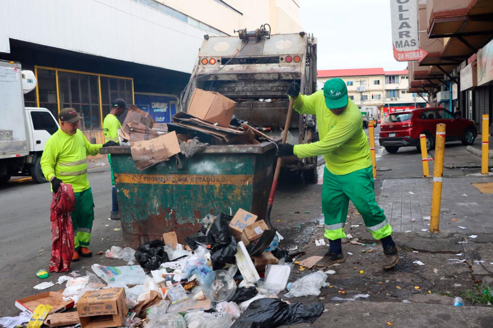 Operativo de limpieza y barrido de calles en Calle 29 y La Cuchilla de Calidonia