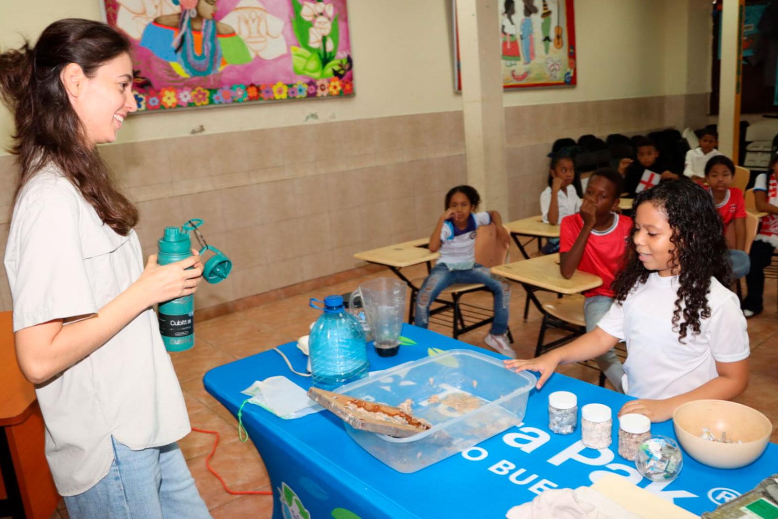 AAUD impulsa talleres de reciclaje y manejo de residuos en centros educativos
