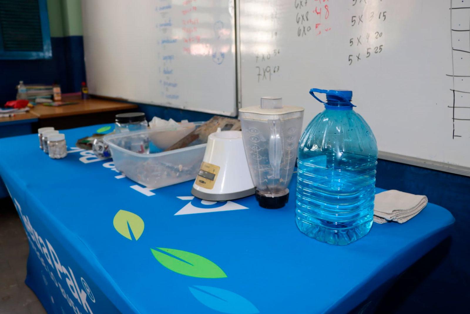 AAUD realiza talleres de reciclaje en centros educativos