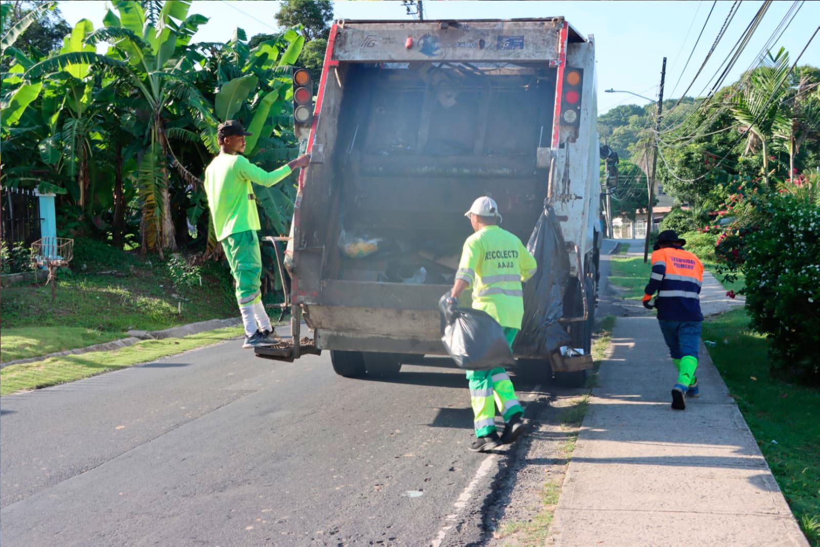 Recolección de desechos en operativo integral en el corrgimiento de Las Cumbres