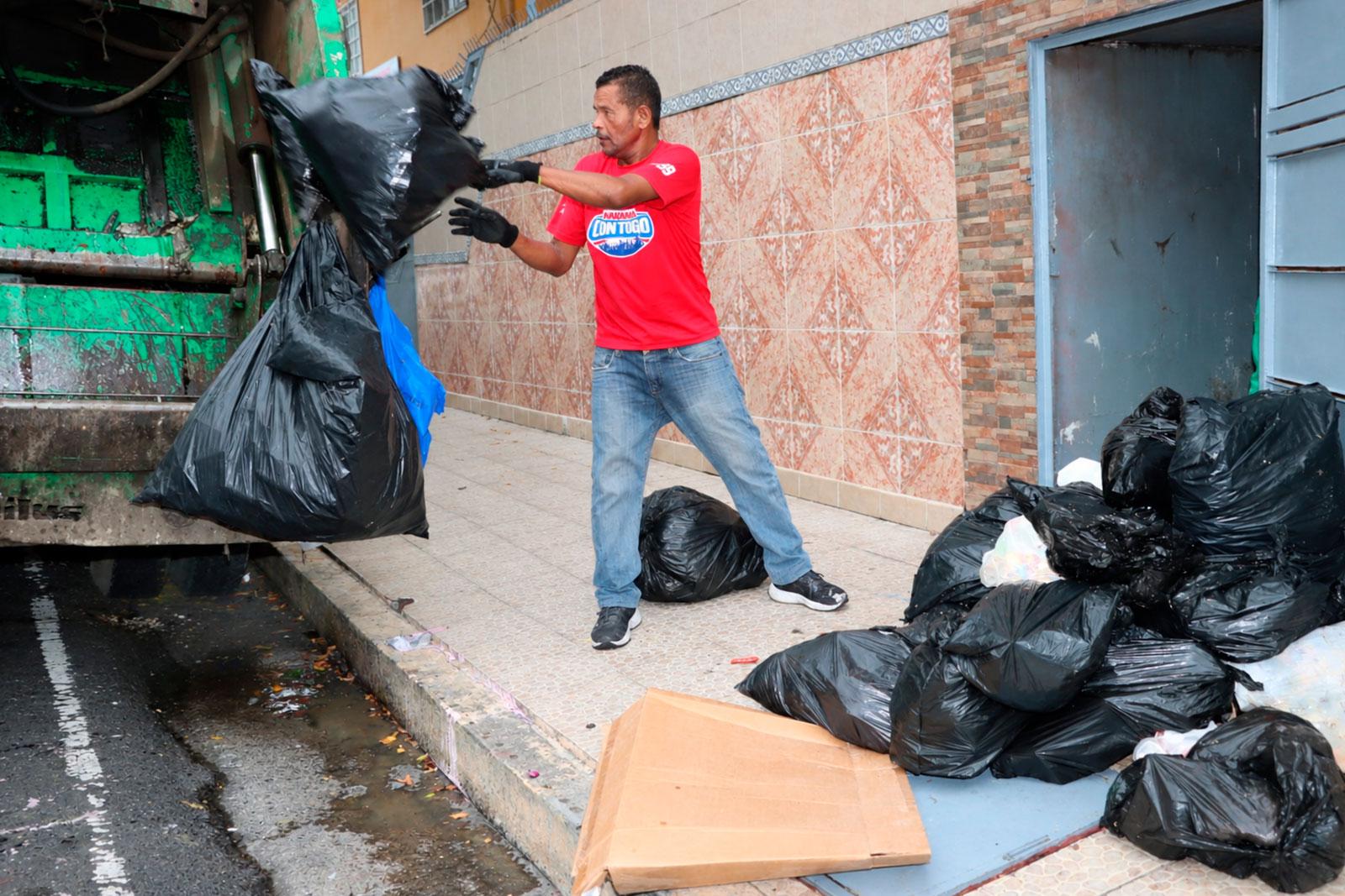 Recolección de desechos en el corregimiento de Río Abajo