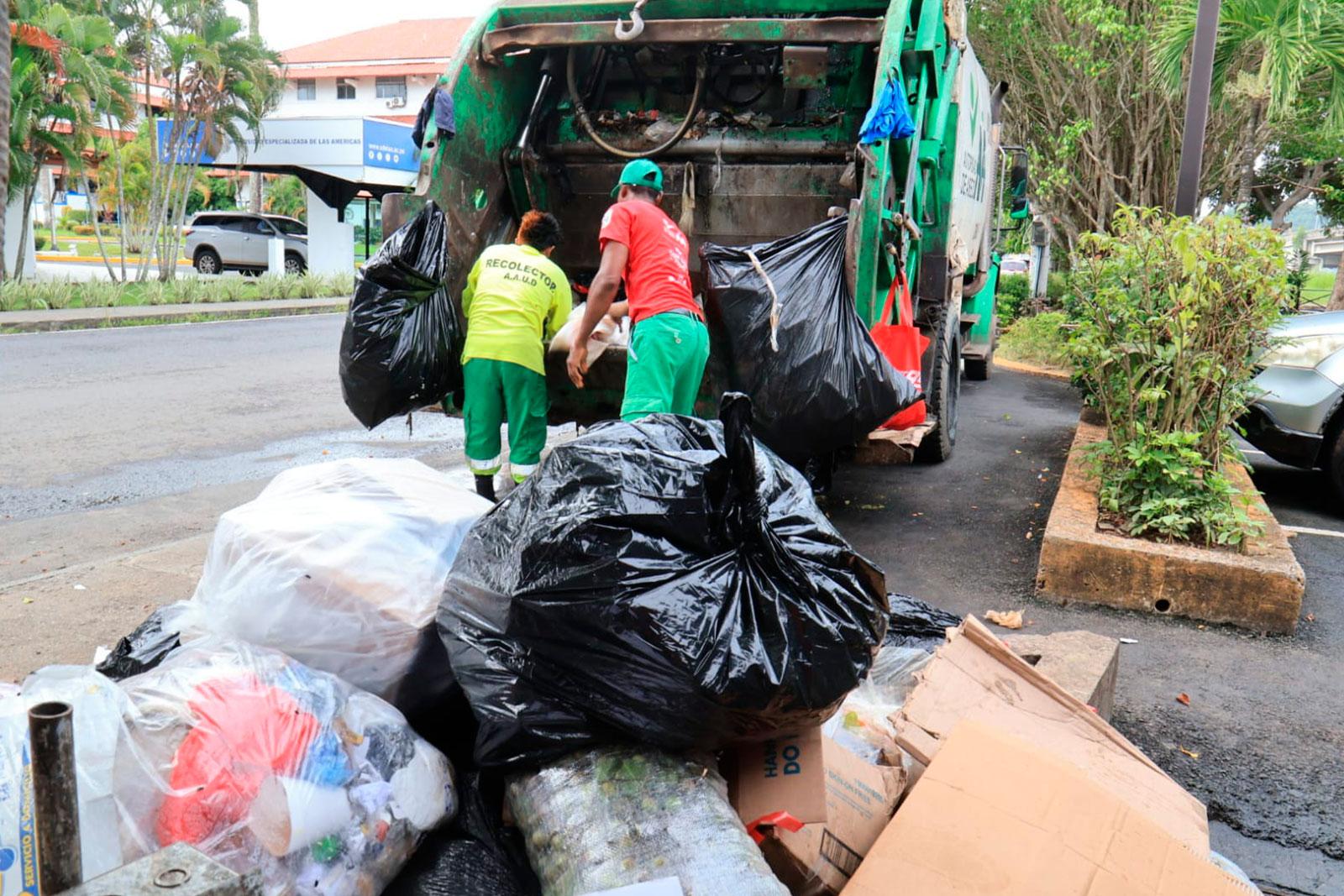 Recolección de desechos en Llanos de Curundú y Albrook, corregimiento de Ancón.