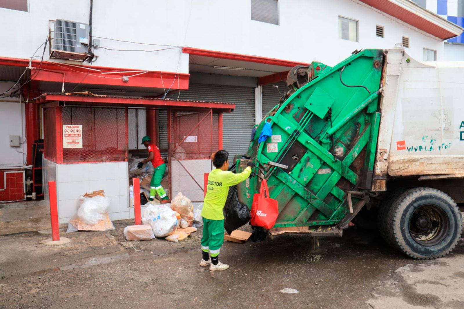 Recolección de desechos en Llanos de Curundú y Albrook, corregimiento de Ancón.