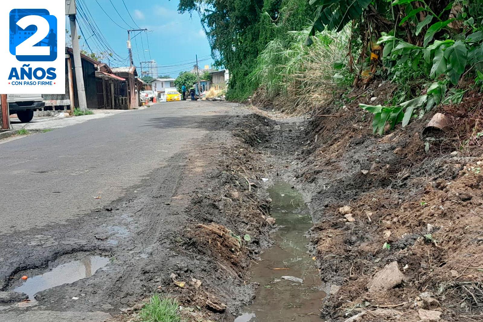 Se vuelve a limpiar la canalización de cuneta y recolección de desechos en el sector de Samaria