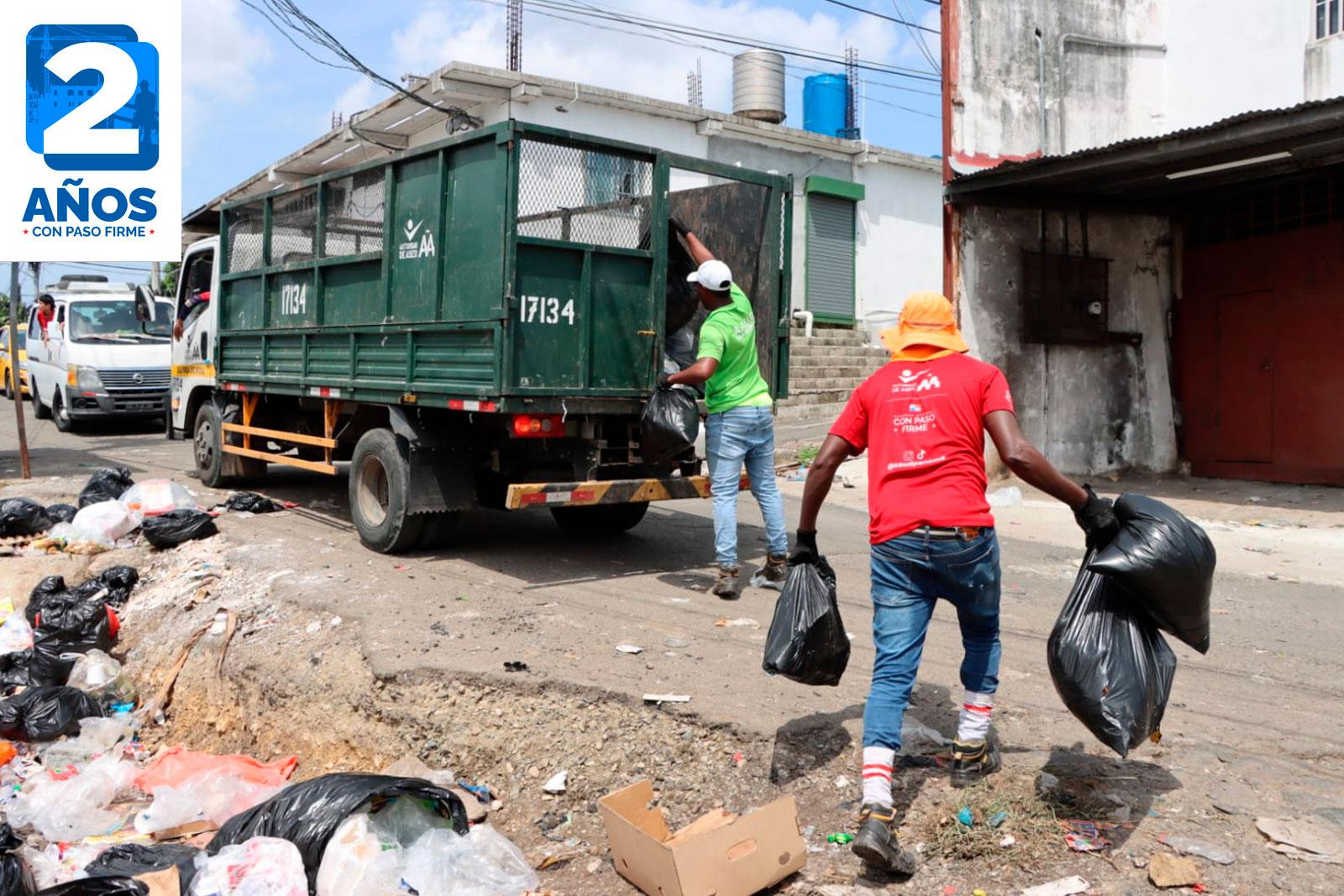  Recolección con camión rejilla en el sector de El Futuro, corregimiento de Arnulfo Arias