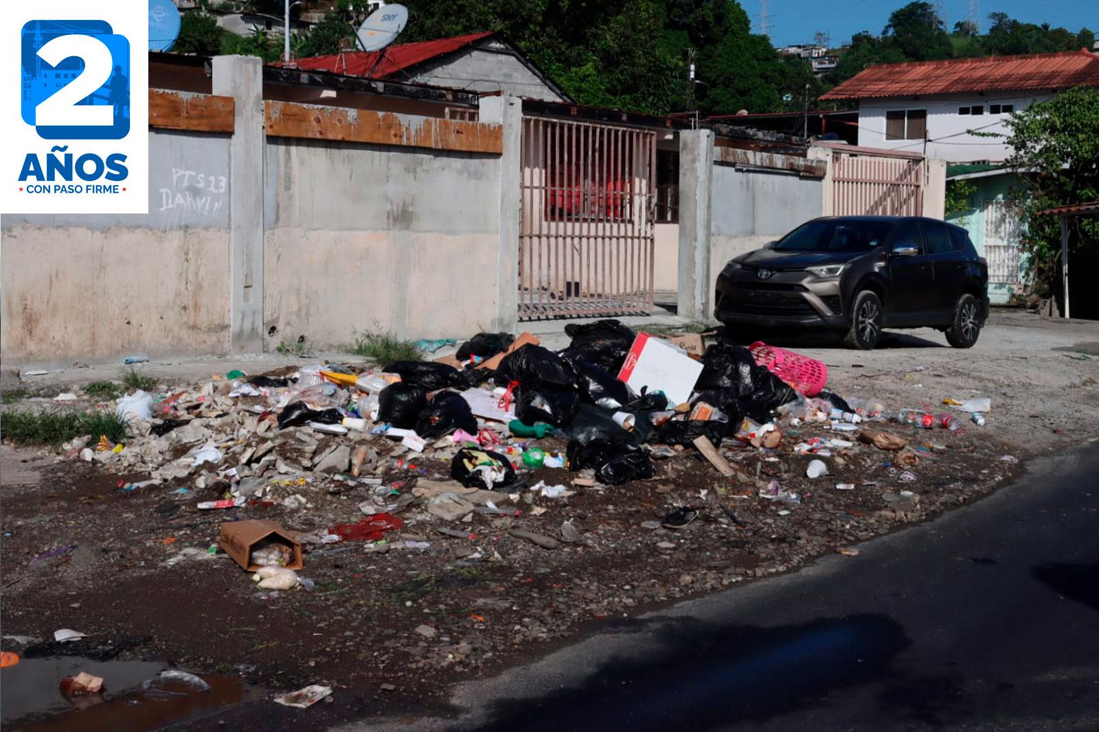 Recolección de desechos en la recta de Cerro Batea, corregimiento Belisario Frías