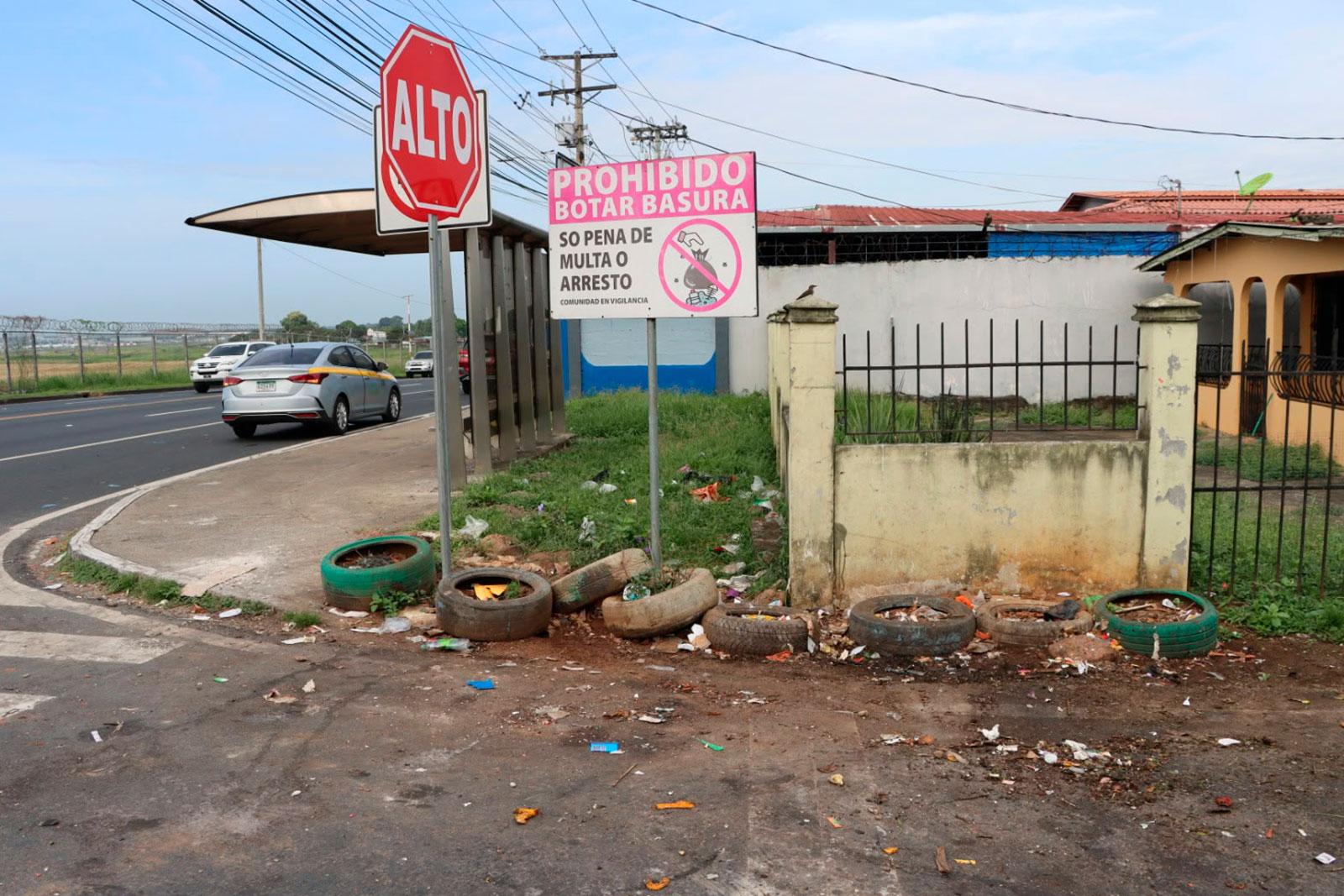 Después de la recolección de residuos en la Ave José Domingo Espinar 