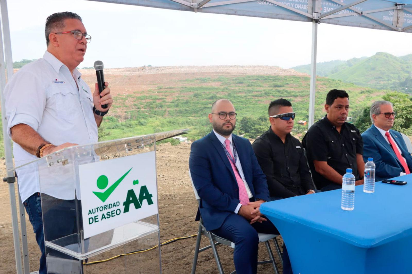 Entrega de proceder para la construcción de una tina de vertido en el Relleno Sanitario de Cerro Patacón