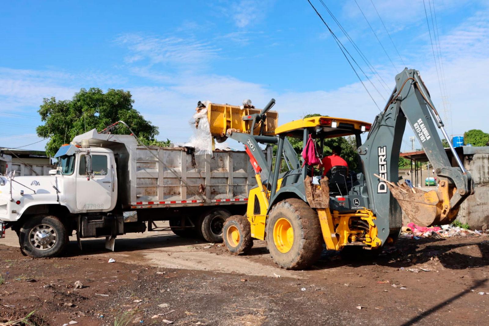 Limpieza de punto crítico en Calle Juan Meloni - Torrijos Carter, corregimiento Belisario Frías
