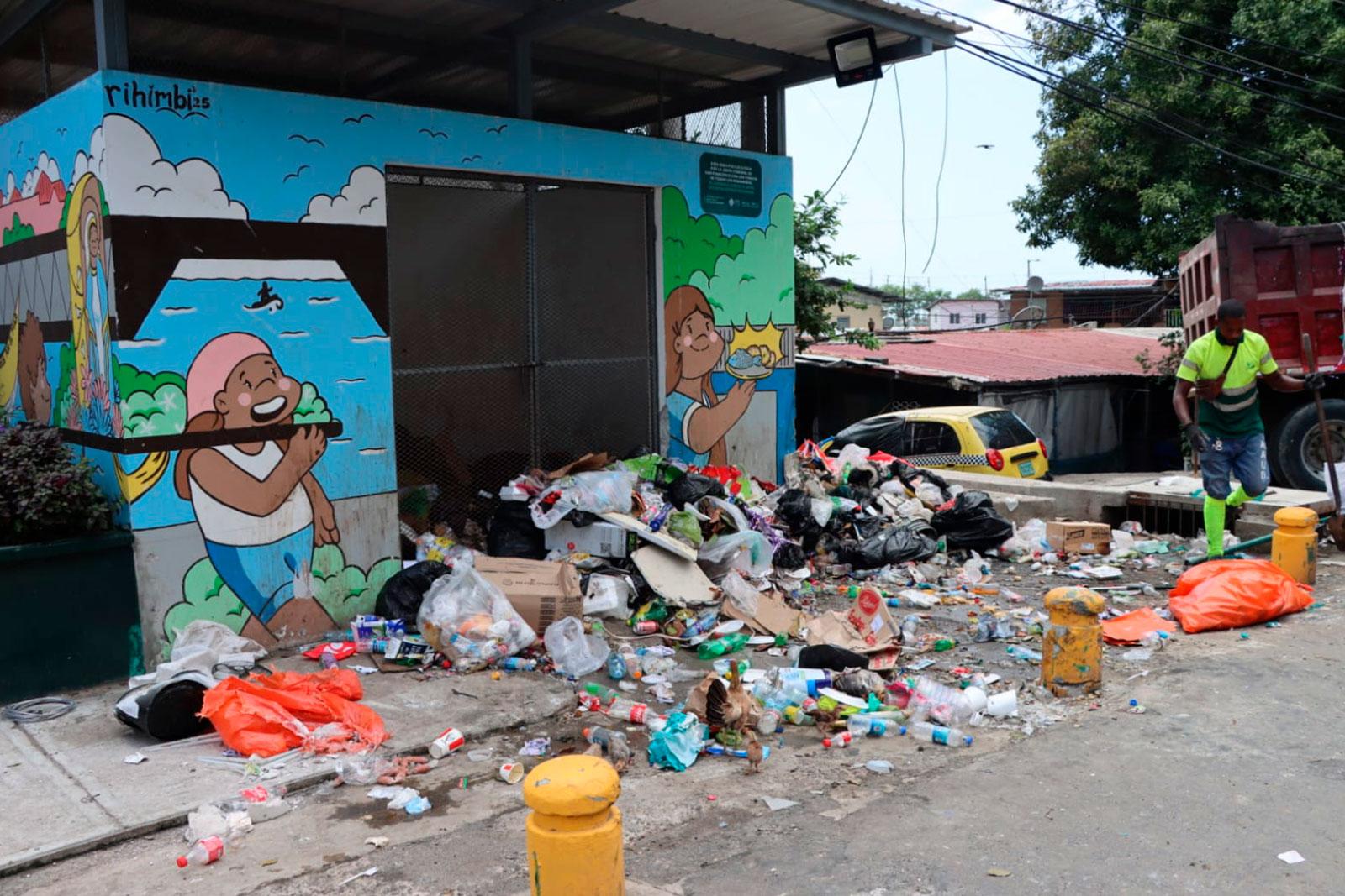 Tinaquera de Boca La Caja, corregimiento de San Francisco antes de ser limpiada por personal de la AAUD
