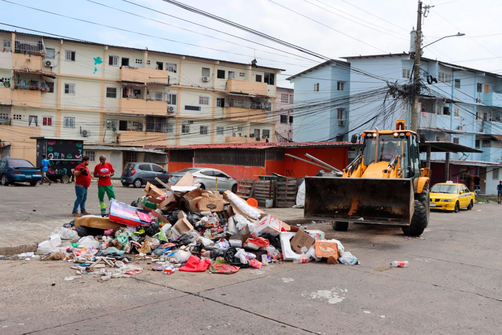 Recolección en Calle del Tigre corregimiento Río Abajo