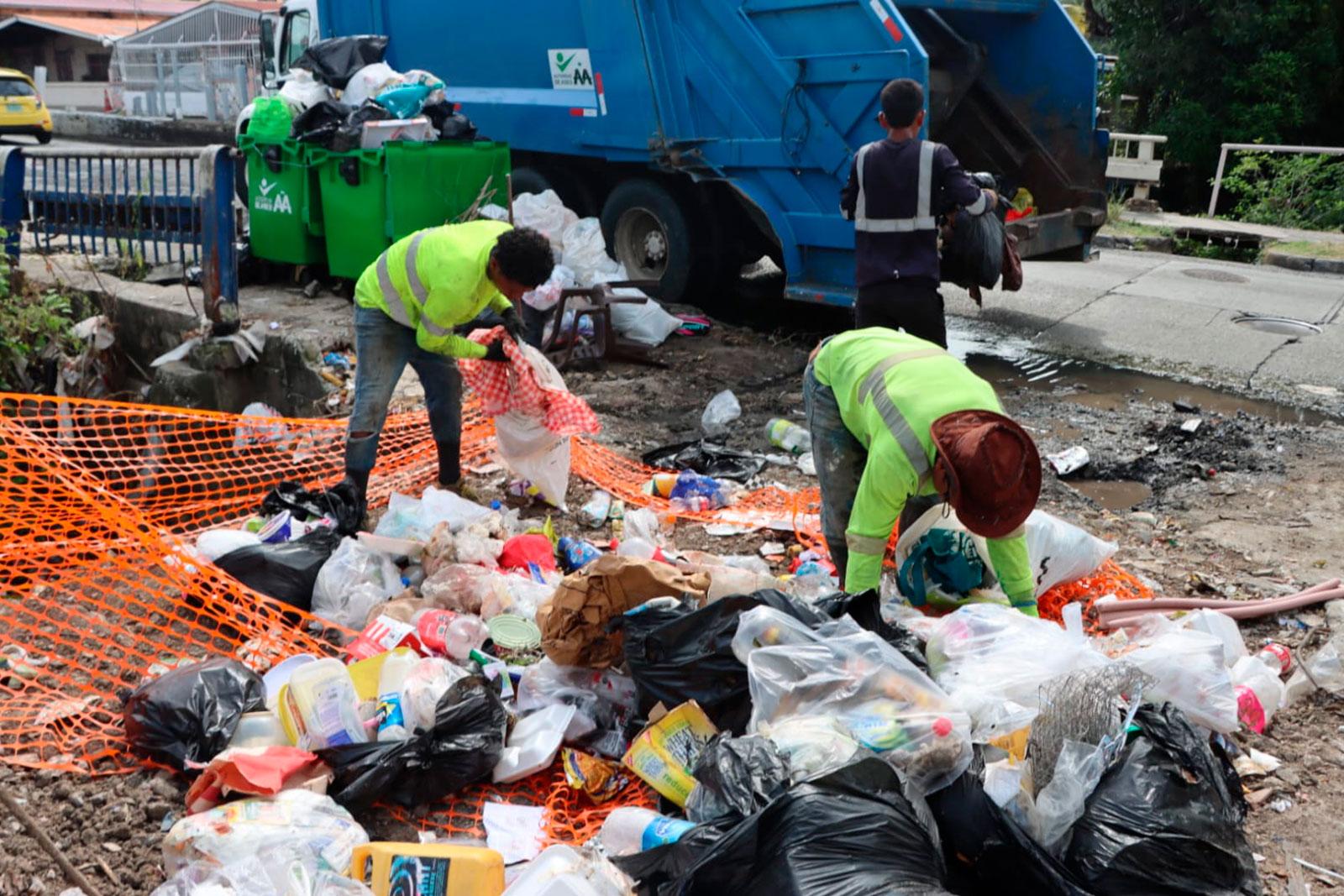 Recolección de desechos en calle M en Veranillo en el corregimiento en Belisario Porras 