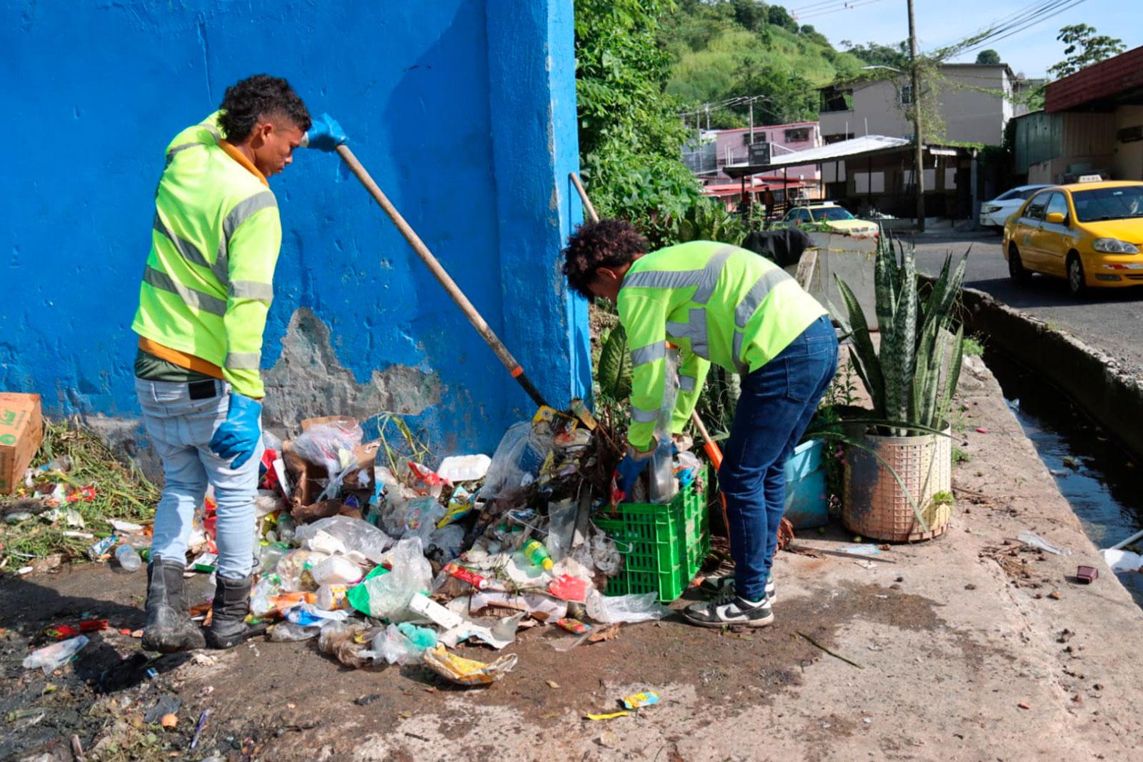 Recolección de desechos en Puente Rojo Samaria corregimiento Belisario Porras