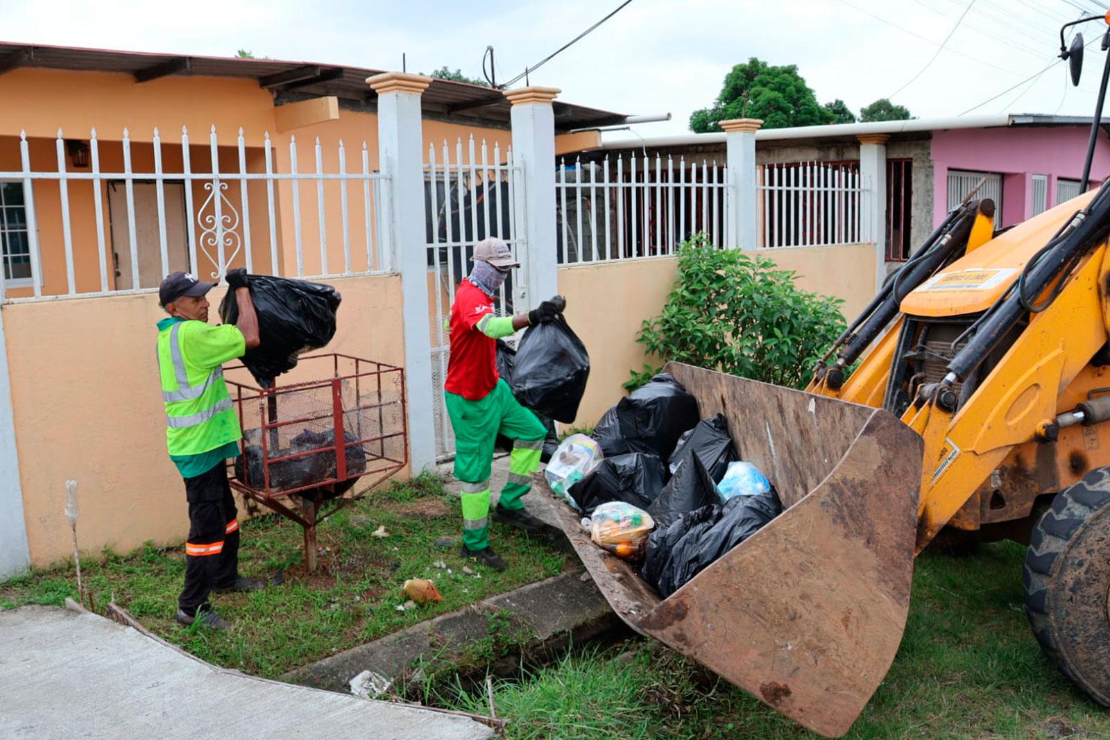 Recolección de desechos en Calle Antonio Anguizola, Concepción, corregimiento Juan Díaz
