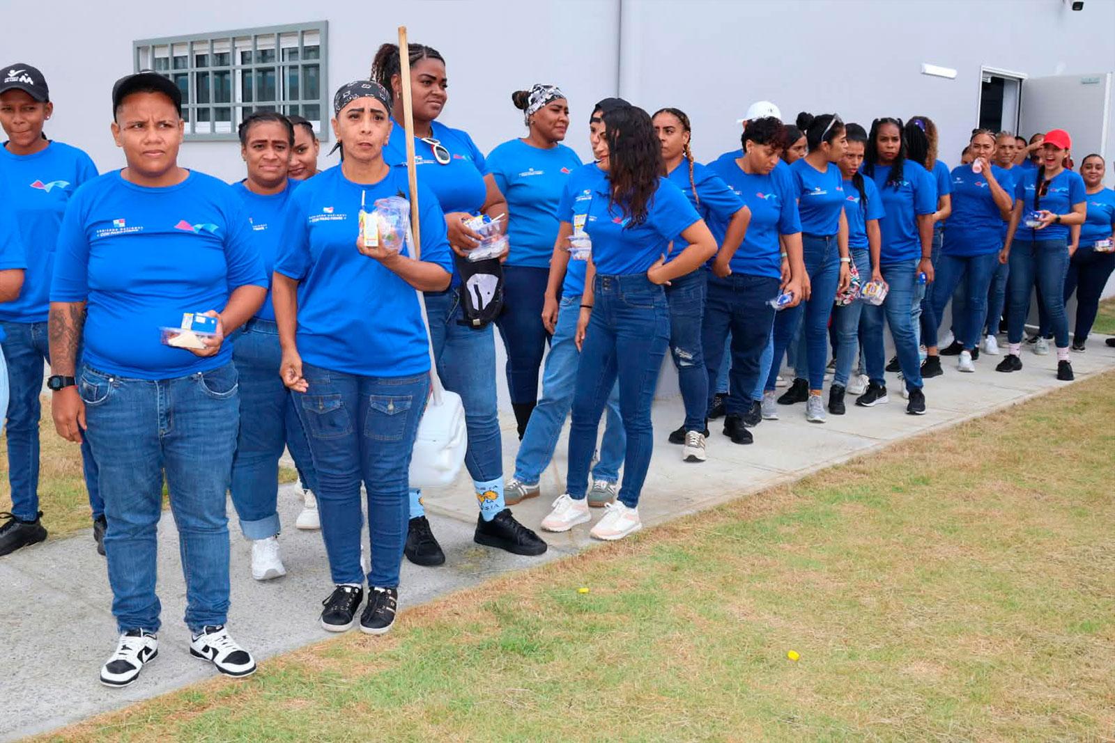 El grupo de mujeres seleccionadas para la participación del Plan Libertad