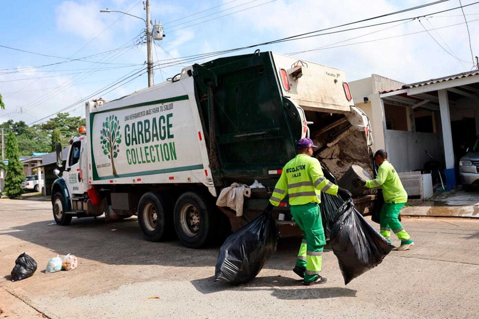 Camión compactador realiza recolección en barriada Palo Alto, corregimiento 24 de Diciembre