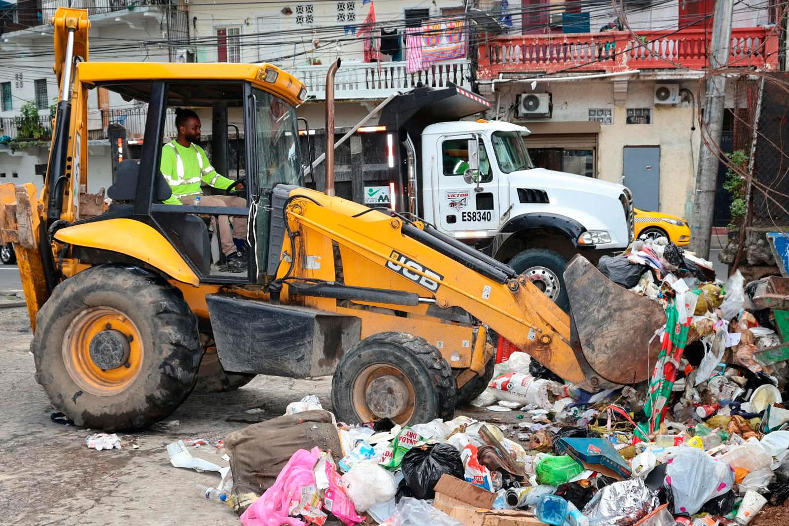 Recolección en el sector de Calle Estudiante, corregimiento de Santa Ana