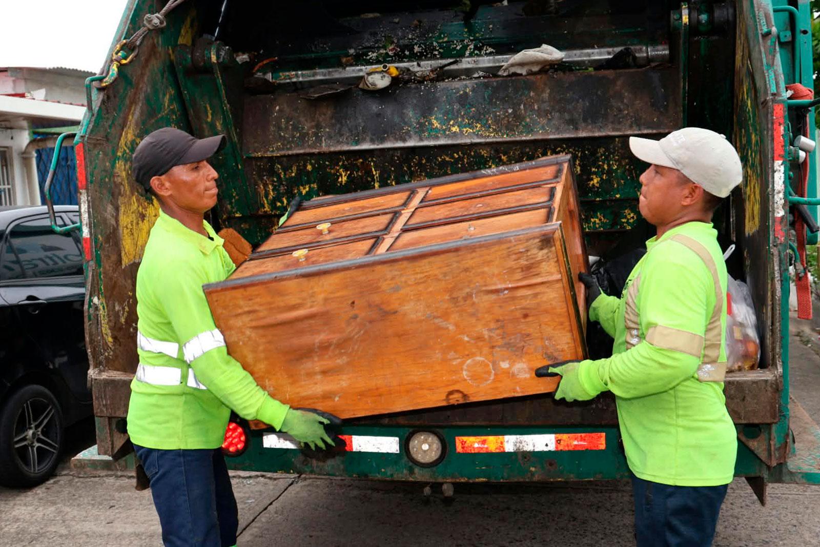 Recolección de enseres en Panama Viejo, corregimiento de Parque Lefevre