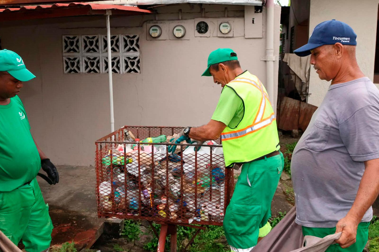 Recolección de desechos en Panama Viejo, corregimiento de Parque Lefevre