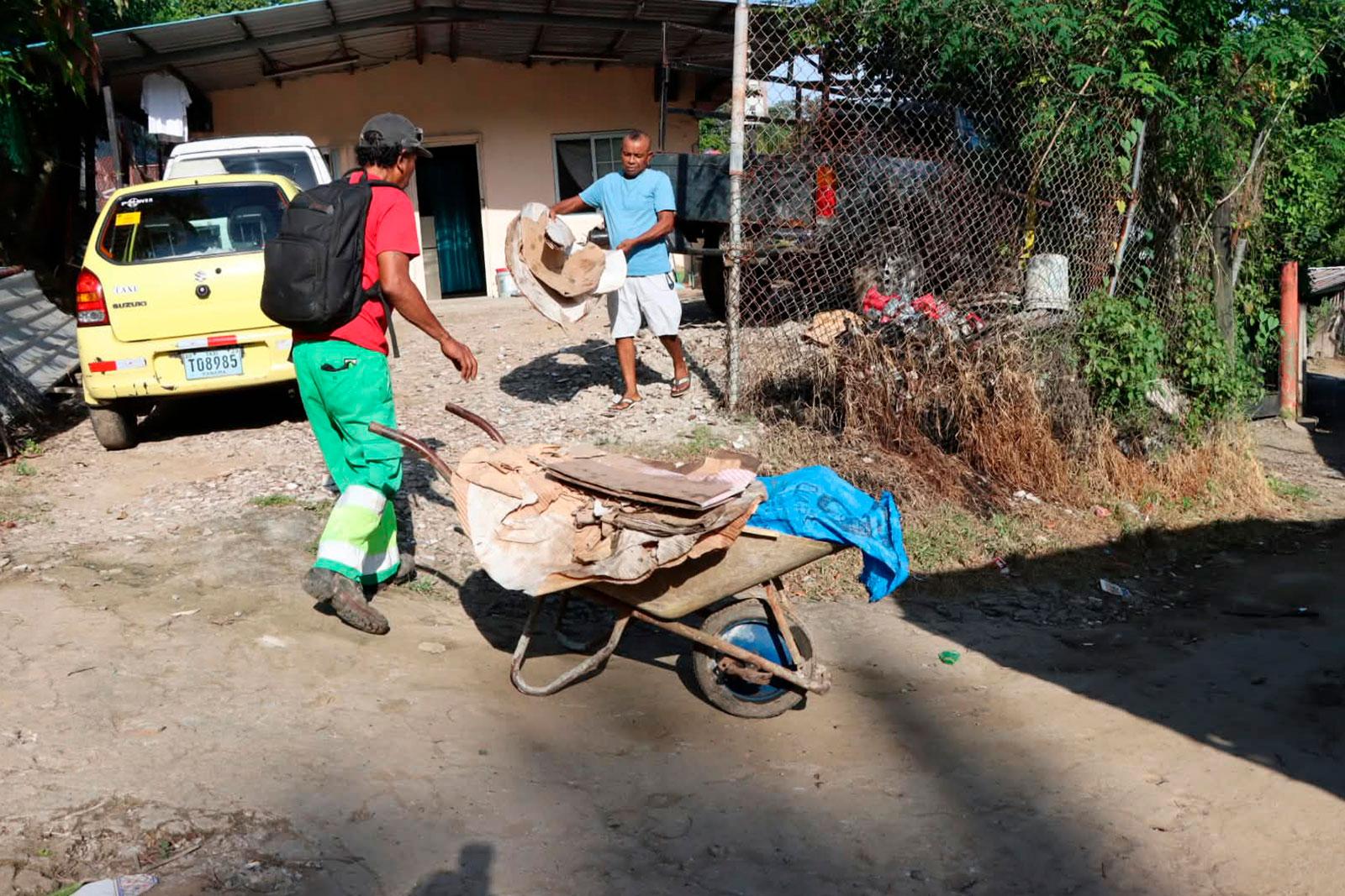 Operativo de limpieza y recolección de enseres en San José, corregimiento de Ancón