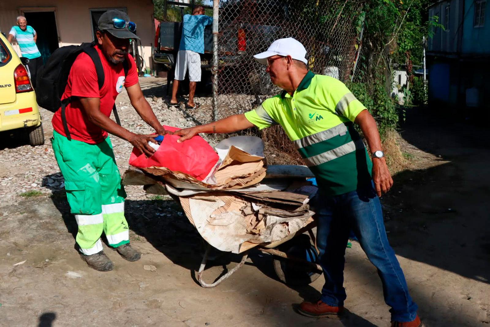 Operativo de limpieza y recolección de enseres en San José, corregimiento de Ancón