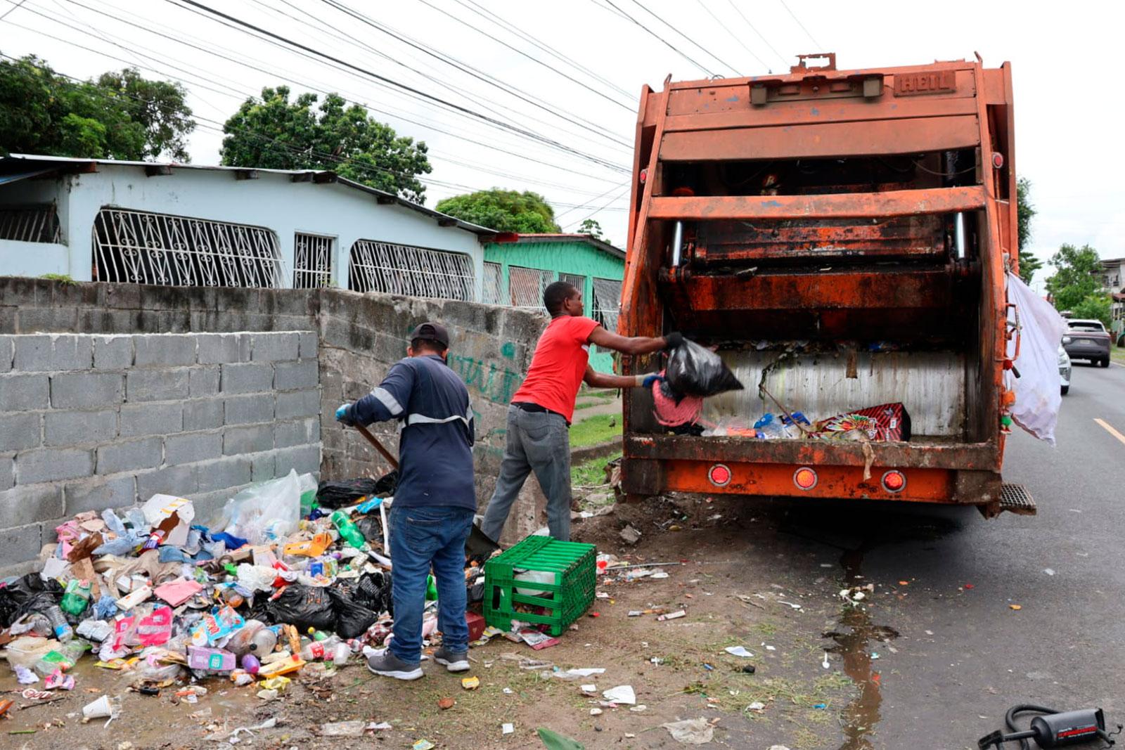 Recolección de desechos en Cerro Batea, corregimiento Belisario Frías 