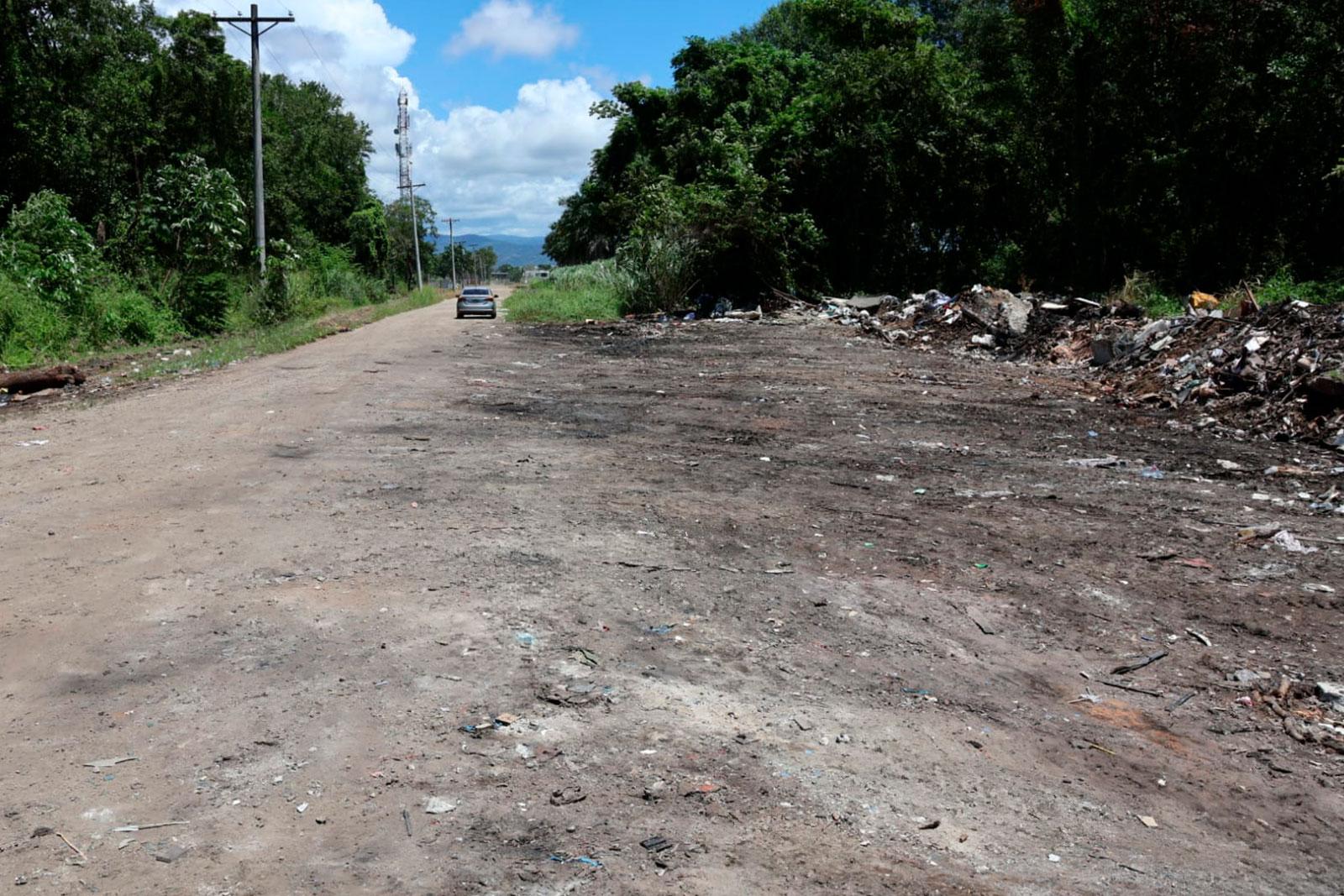 AAUD y MiAmbiente sanean botadero clandestino colindante con el Humedal Bahía de Panamá en Juan Díaz