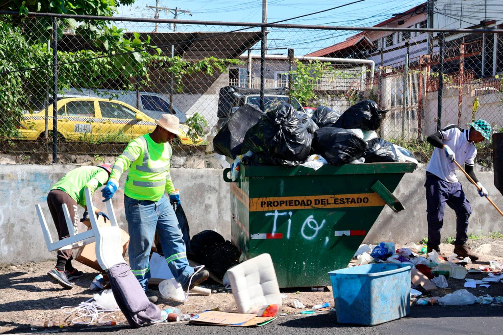 Recolección en Calle U de Veranillo, corregimiento Amelia Denis de Icaza