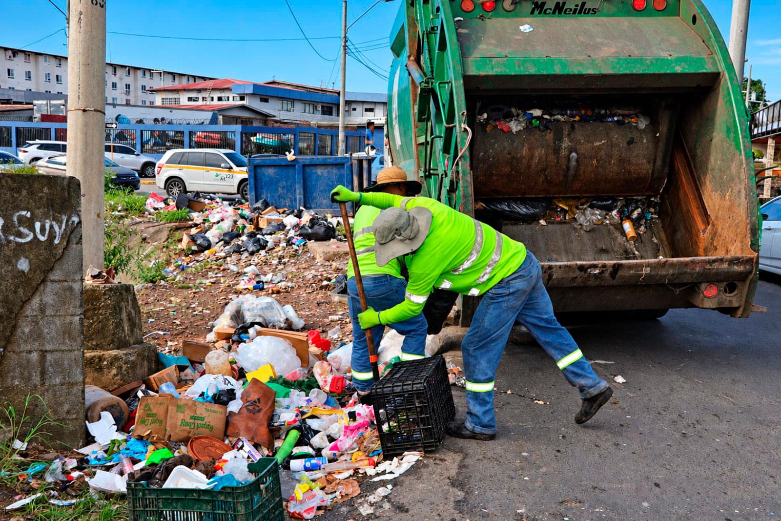 Recolección de desechos en el corregimiento de Torrijos Carter y Santa Marta en el corregimiento de Belisario Frías