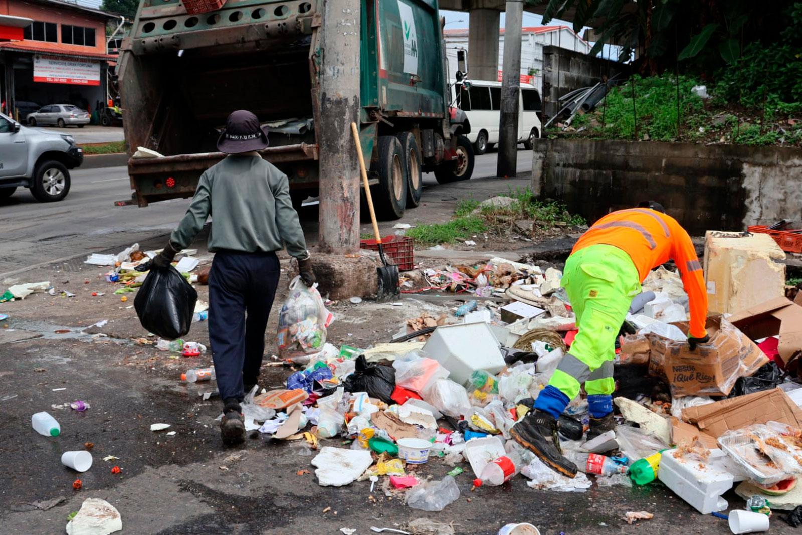 Recolección de desechos en Pan de Azúcar, corregimiento Amelia denis De Icaza