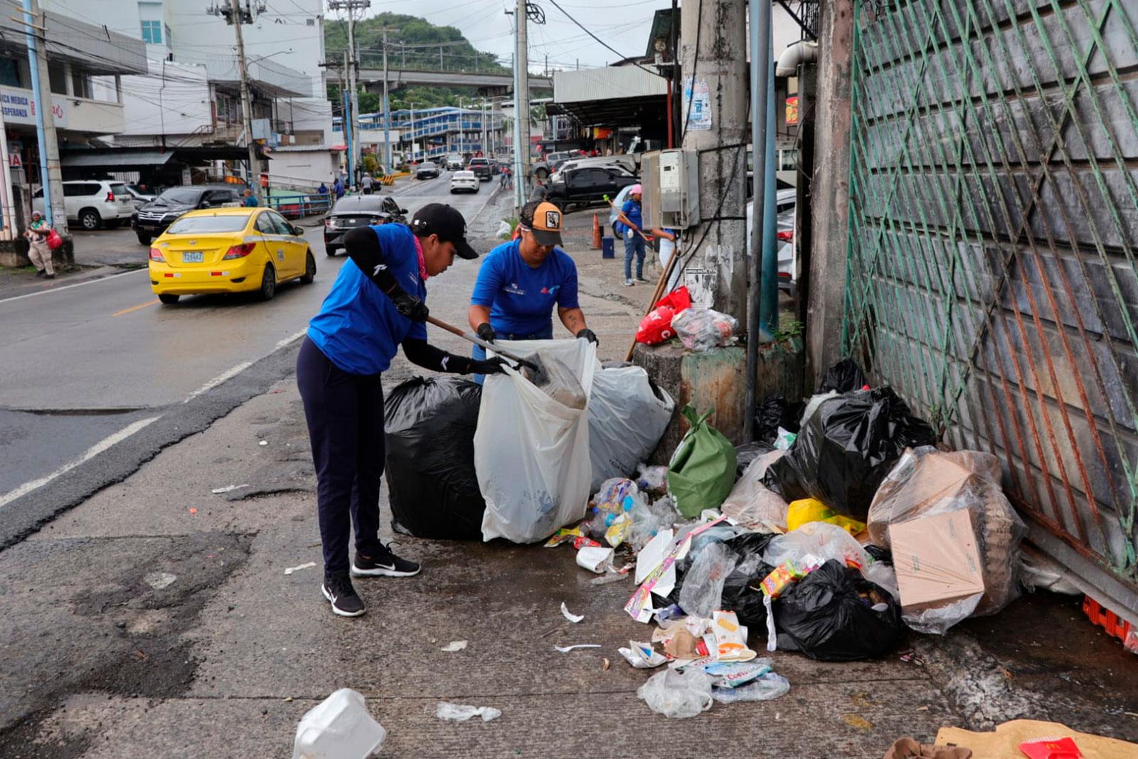 Avanzan las labores de recolección y limpieza en San Isidro, corregimiento Omar Torrijos Herrera